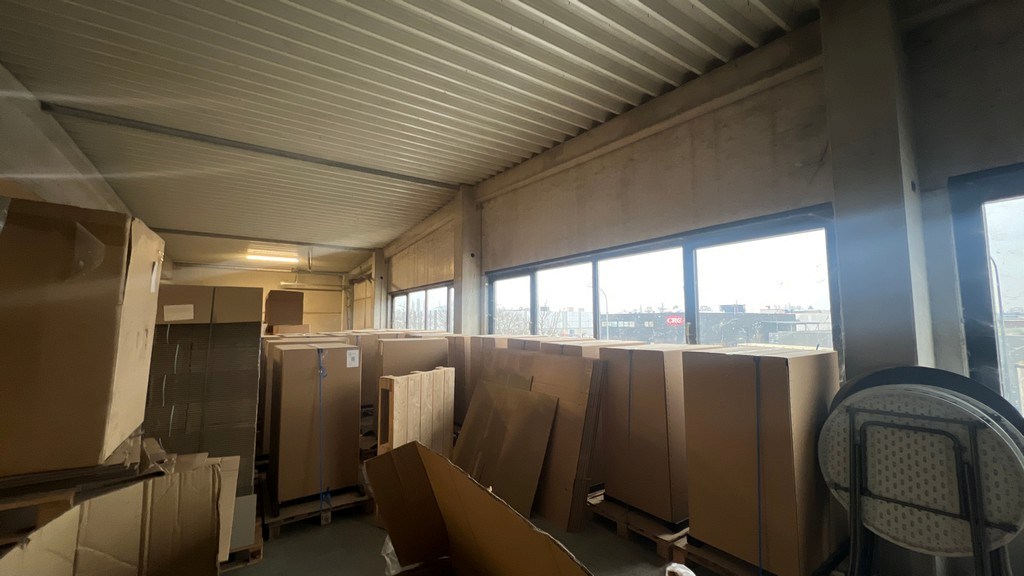 Magazijn met mezzanine te huur in Zele