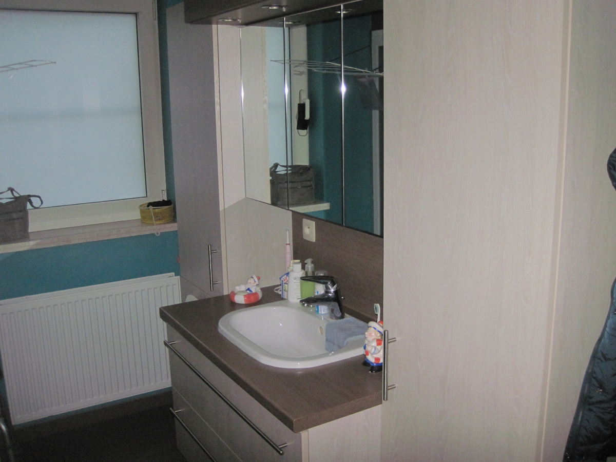 Recent appartement met ruim terras. Geen vaste kosten ! 