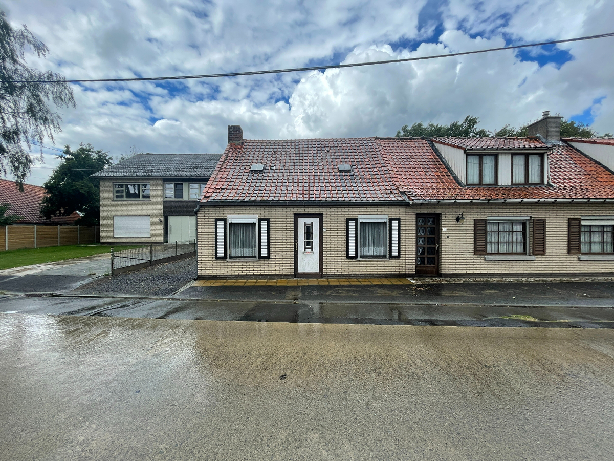 2 ruime grondig te renoveren/af te breken woningen met een gezamelijke grondoppervlakte van 912 m² 