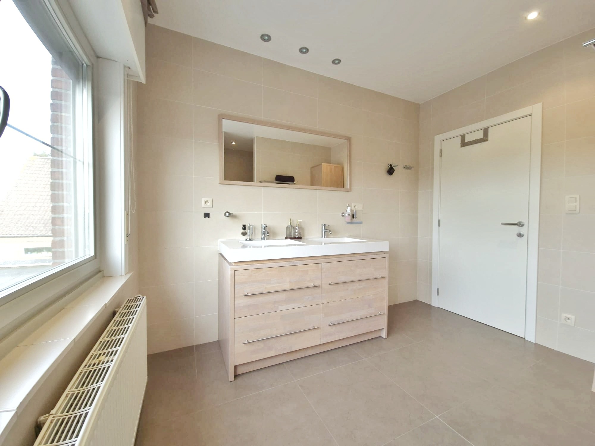 Instapklare woning met 4 slaapkamers 