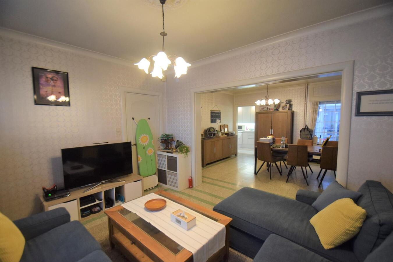 Ruime halfopen 3-slaapkamer-woning met garage en tuin 