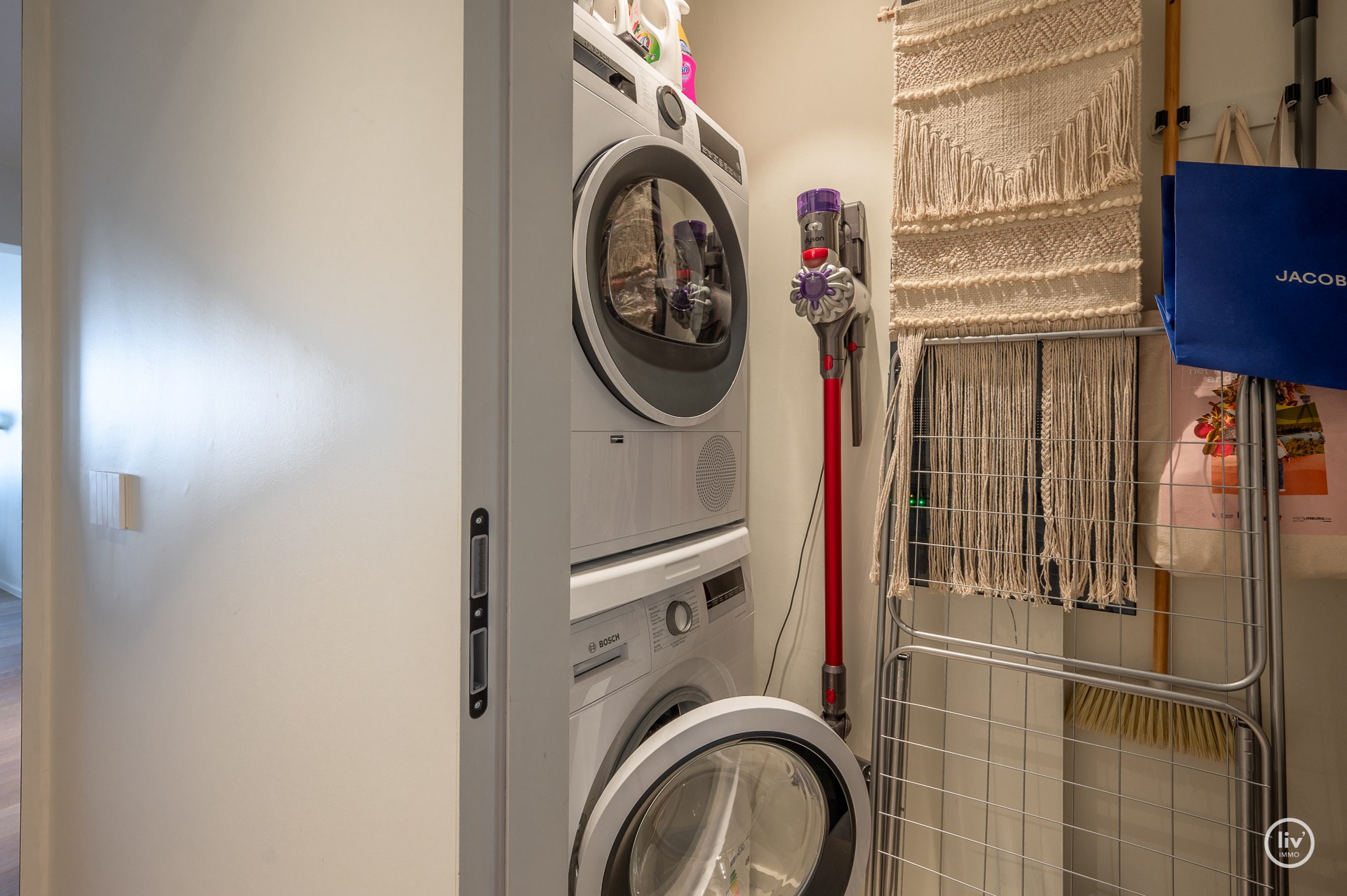 Magnifique appartement rénové avec une vue imprenable sur la mer, idéalement situé sur la digue du Zoute, à proximité de la place Albert. 