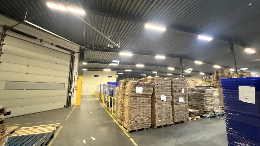 Magazijnen met kantoren te huur in Industriepark Drongen