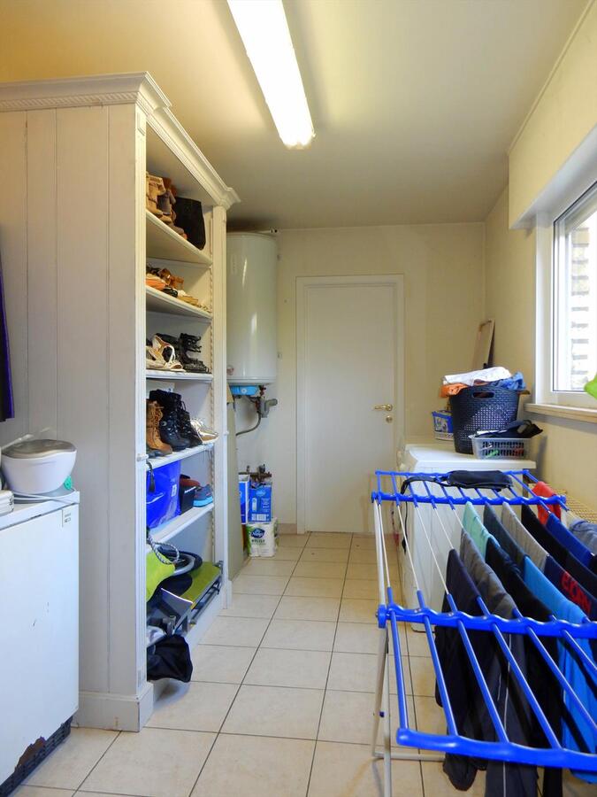 Ruime woning te Jabbeke met 4 slaapkamers 