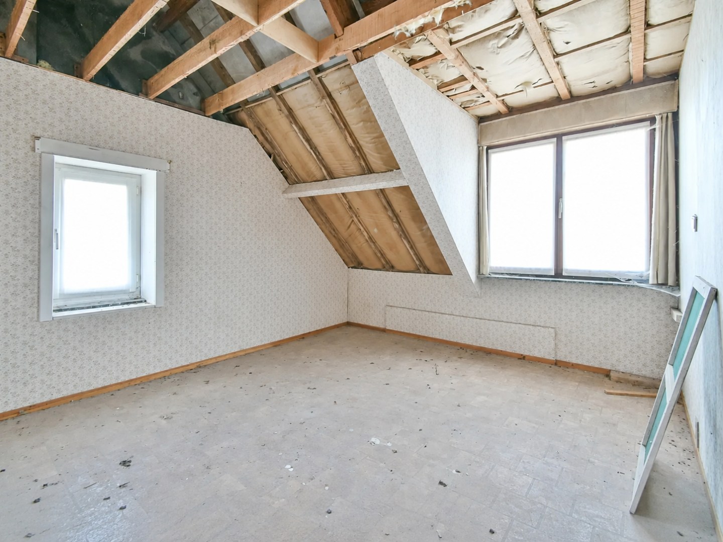 Ruwbouwwoning met tal van mogelijkheden in rustige ligging te Kortemark! 