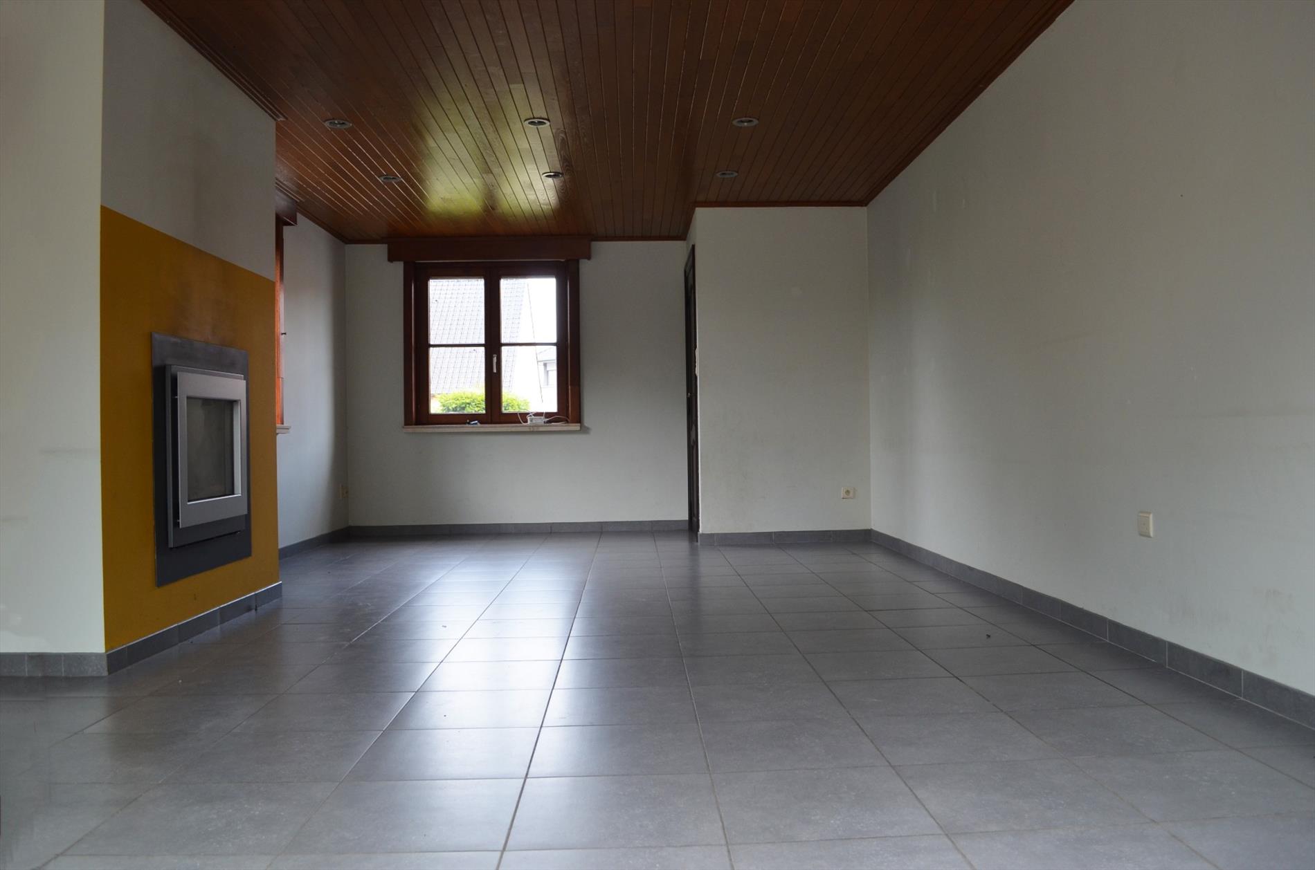 Gezinswoning met 3 slpks, veranda, garage &amp; tuin te Sint-Jan-In-Eremo 