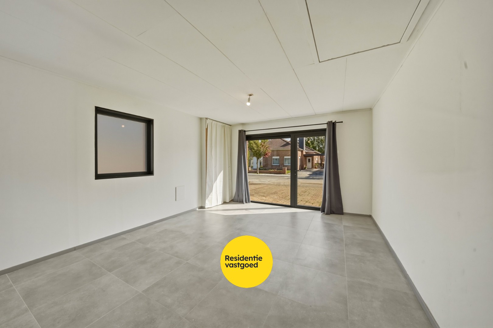 Instapklare ruime bungalow met zongerichte tuin in hartje Oudenburg! 