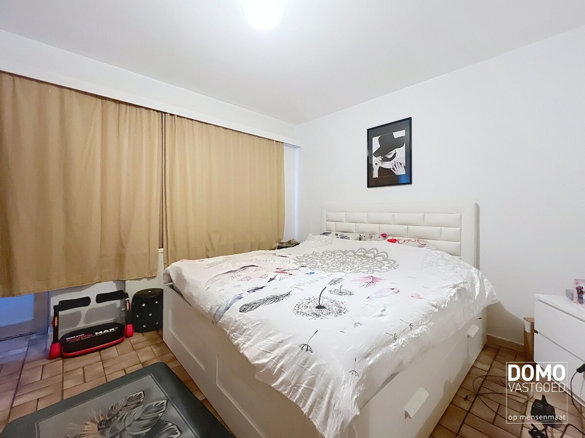 GELIJKVLOERS APPARTEMENT MET 2 SLAAPKAMERS EN GARAGE GELEGEN IN HET CENTRUM VAN BERINGEN 