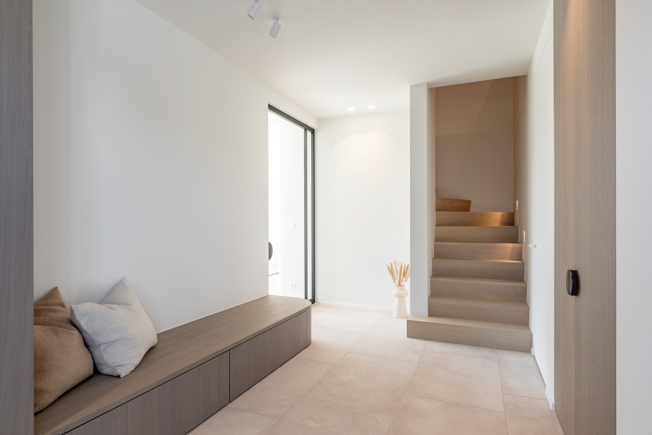 Cette magnifique maison individuelle rénovée avec une allée située dans un quartier calme à Knokke, offre tout ce dont vous avez besoin pour vivre confortablement. 