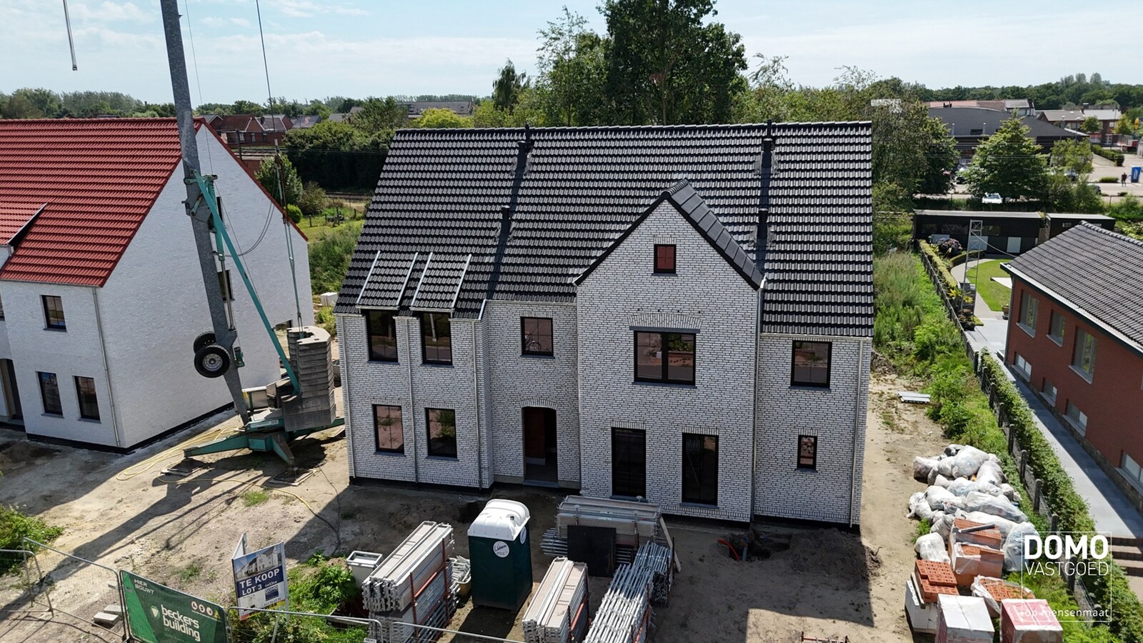 ENERGIEZUINIGE HALFOPENBEBOUWING MET 3 SLAAPKAMERS TE KERMT 