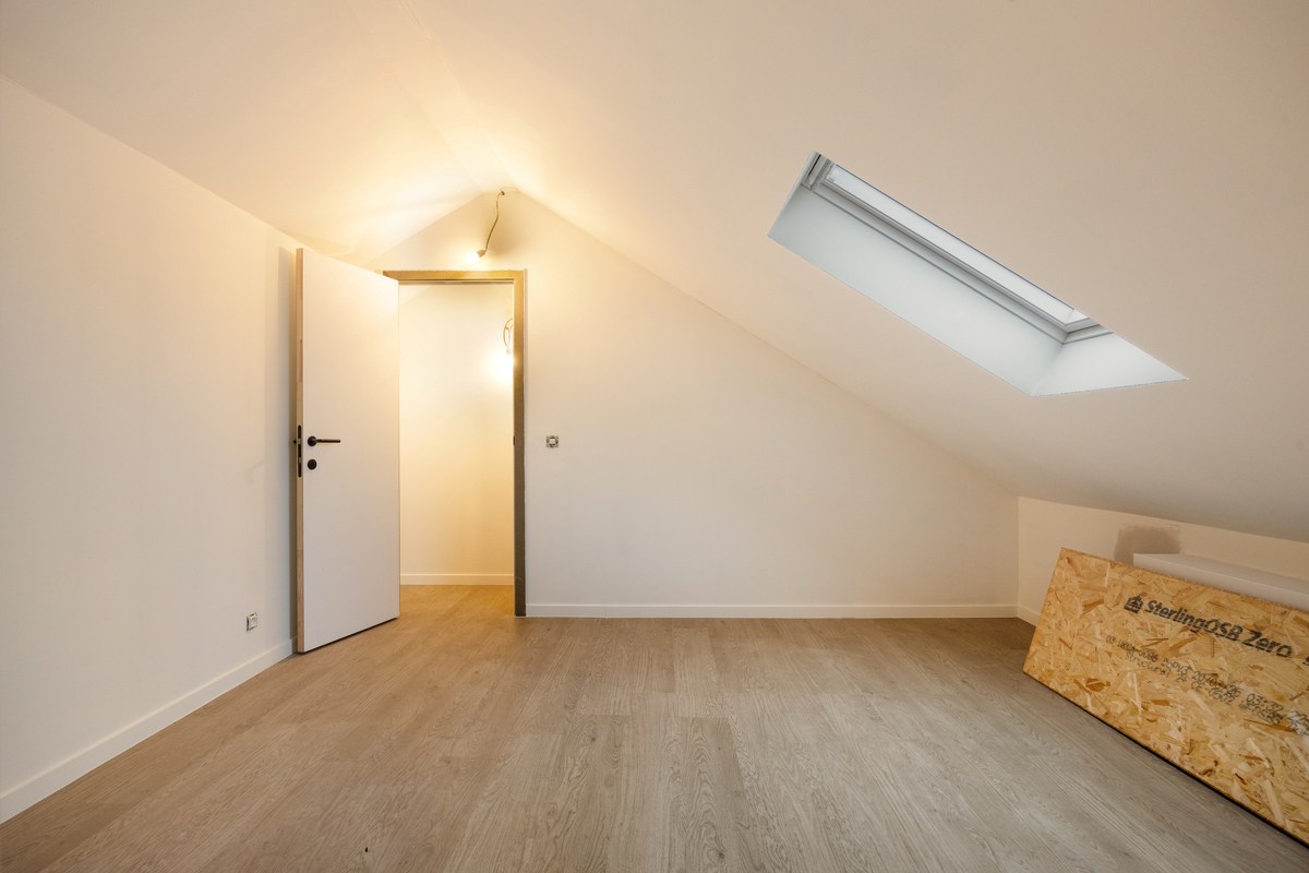 Volledig gerenoveerde halfopen bebouwing met 3 slaapkamers, tuin, terras en garage in Kumtich! – EPC 95 kWh/m² - bewoonbare opp. 153 m² 