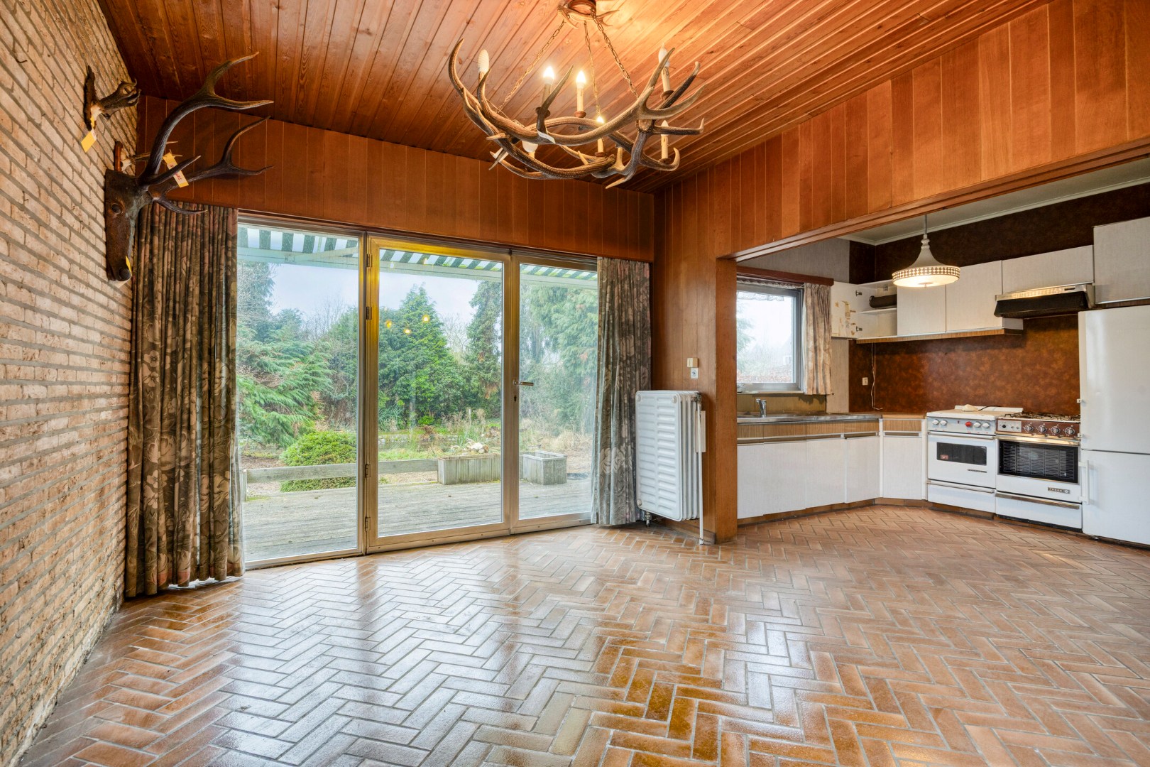 Open bebouwing met 3 slaapkamers, ruime garage op een perceel van 9a 62ca– EPC 596 kWh/m² - bewoonbare opp. 218 m² 