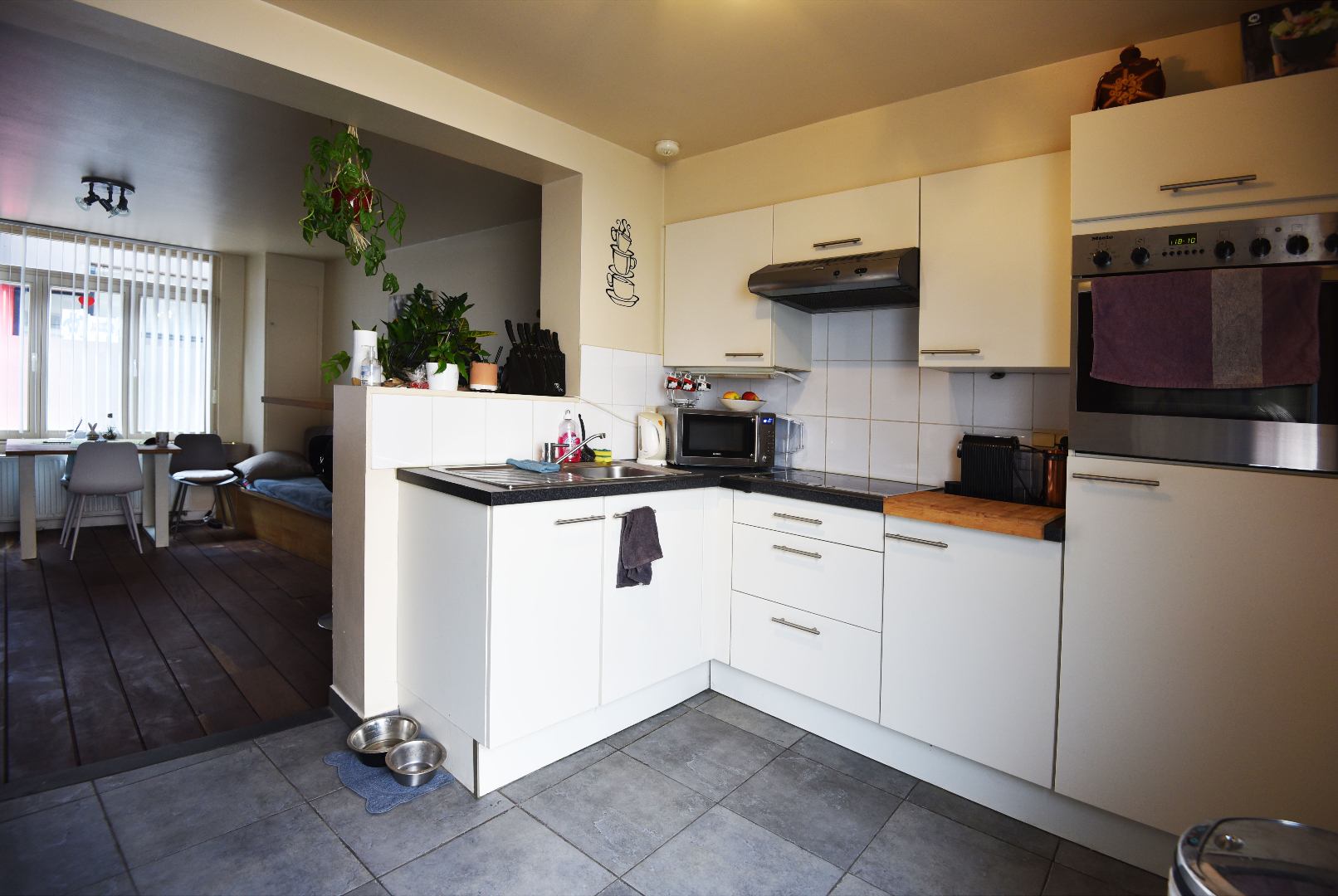 Gerenoveerde rijwoning met 2 slpks te centrum Eeklo 