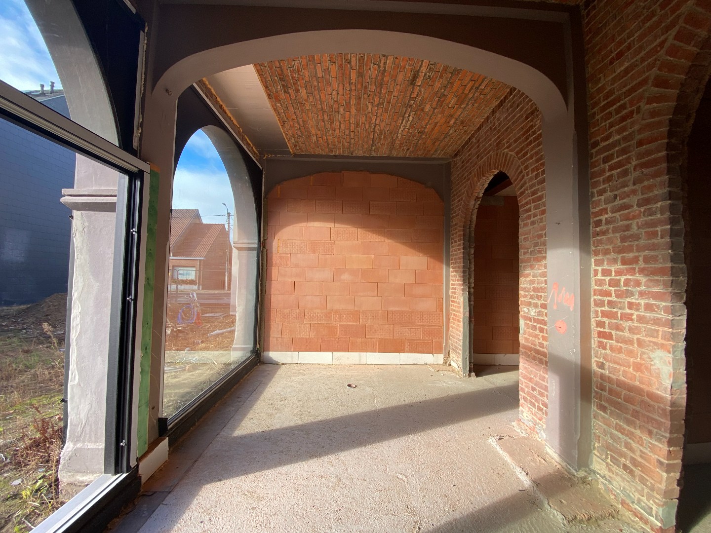 Unieke gerenoveerde kloosterwoning op centrale ligging te Nieuwenhove! 