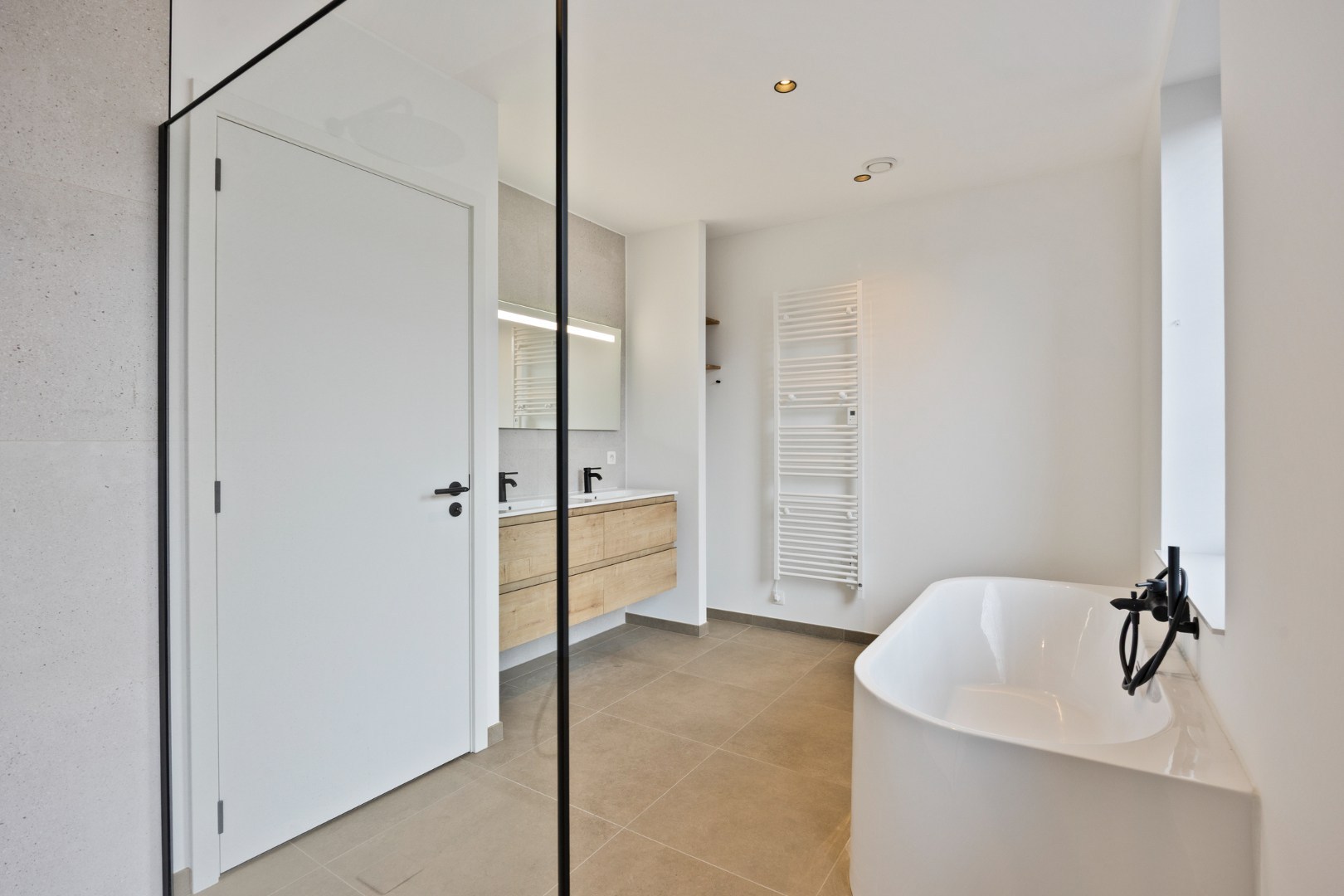 Totaal gerenoveerde woning met 3 slaapkamers, 2 badkamers, tuin en terras in Kessel-Lo! – EPC 14 kWh/m² - bewoonbare opp. 152 m² 