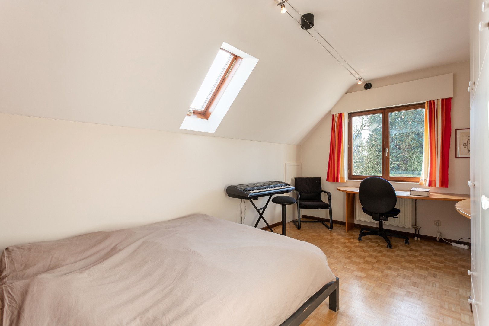 Instapklare gezinswoning met 5 slaapkamers, 2 badkamers en EPC B op topligging in Wezembeek-Oppem 