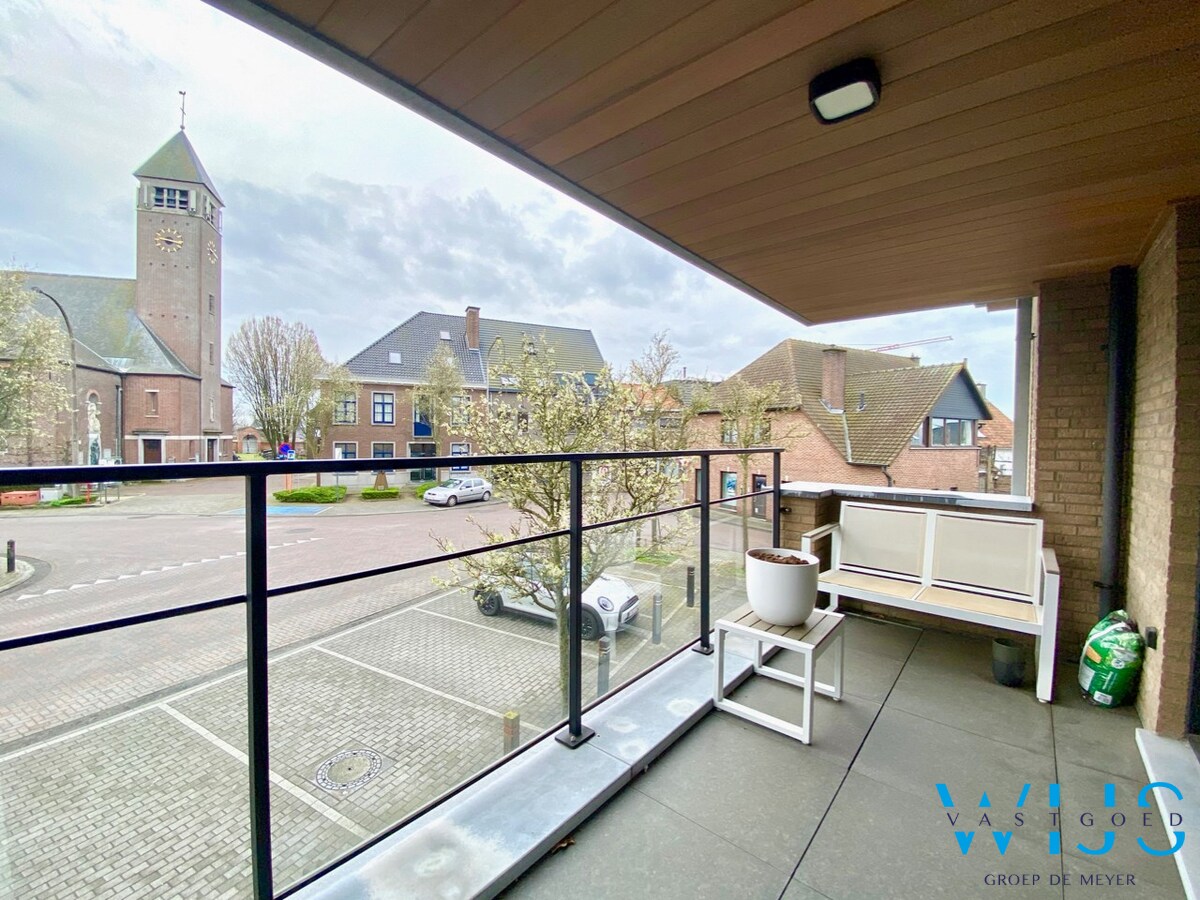 Instapklaar tweeslaapkamer appartement met 2 terrassen te Kluizen ! 