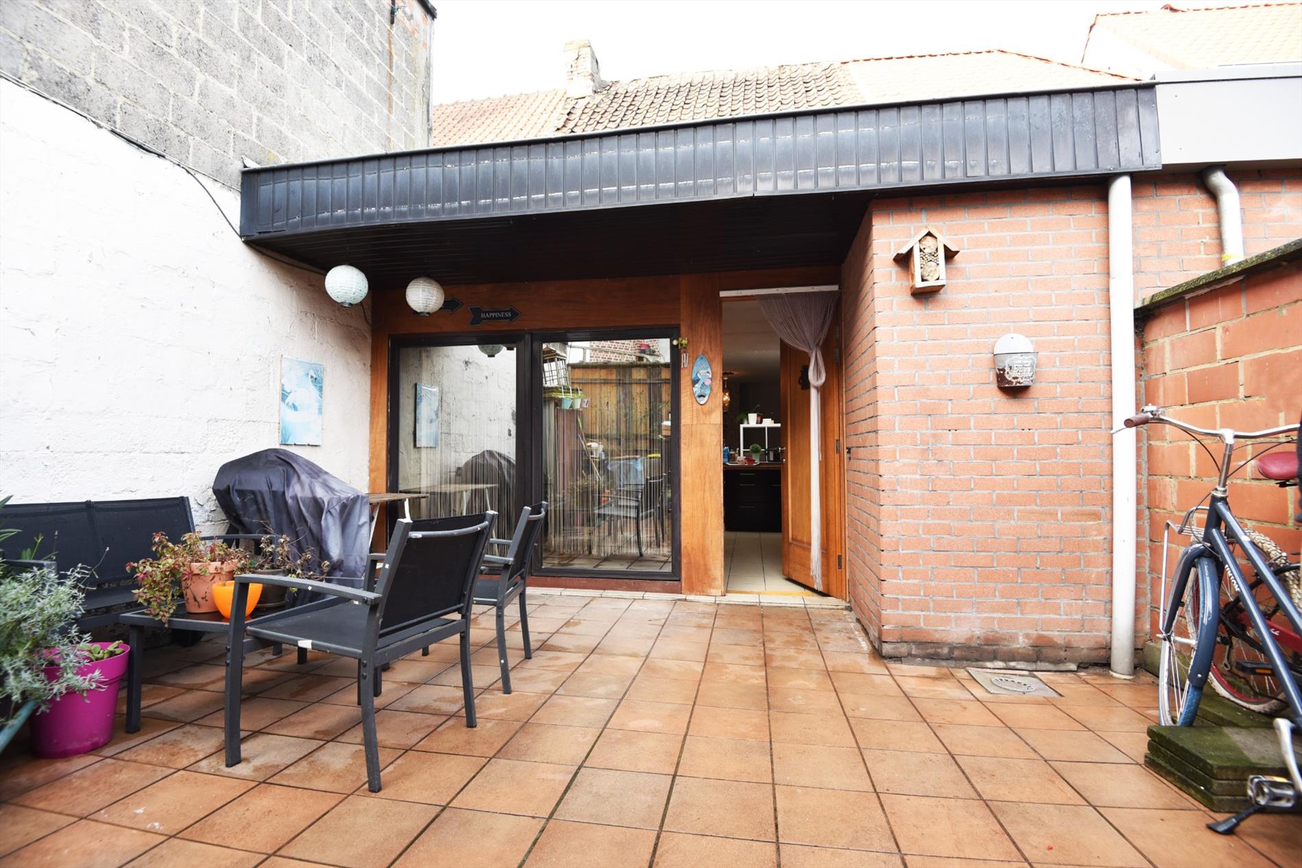 Rijwoning met 2 slpks &amp; terras op 10 min. fietsen van Gent-centrum, op wandelafstand van Mariakerke-centrum 