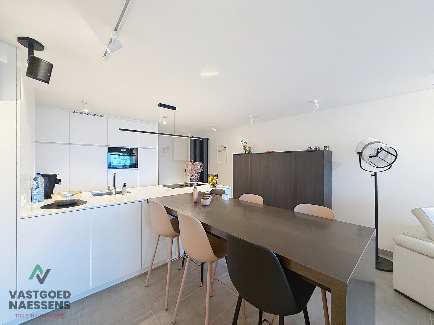 Magnifique appartement rénové de 2 chambres avec vue panoramique. 