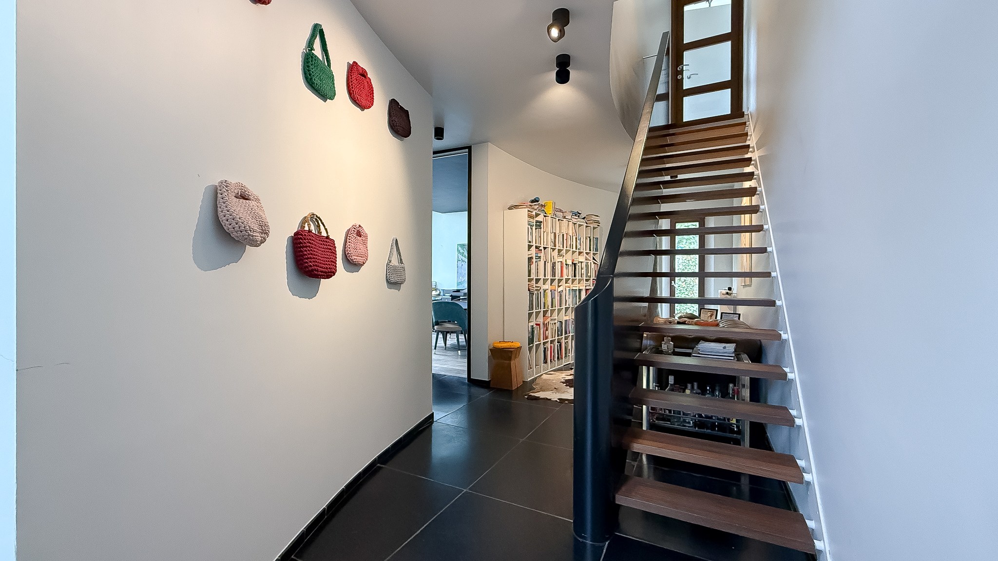 Architecturale villa - perfect voor een vrij beroeper - gelegen in een residentiele wijk 