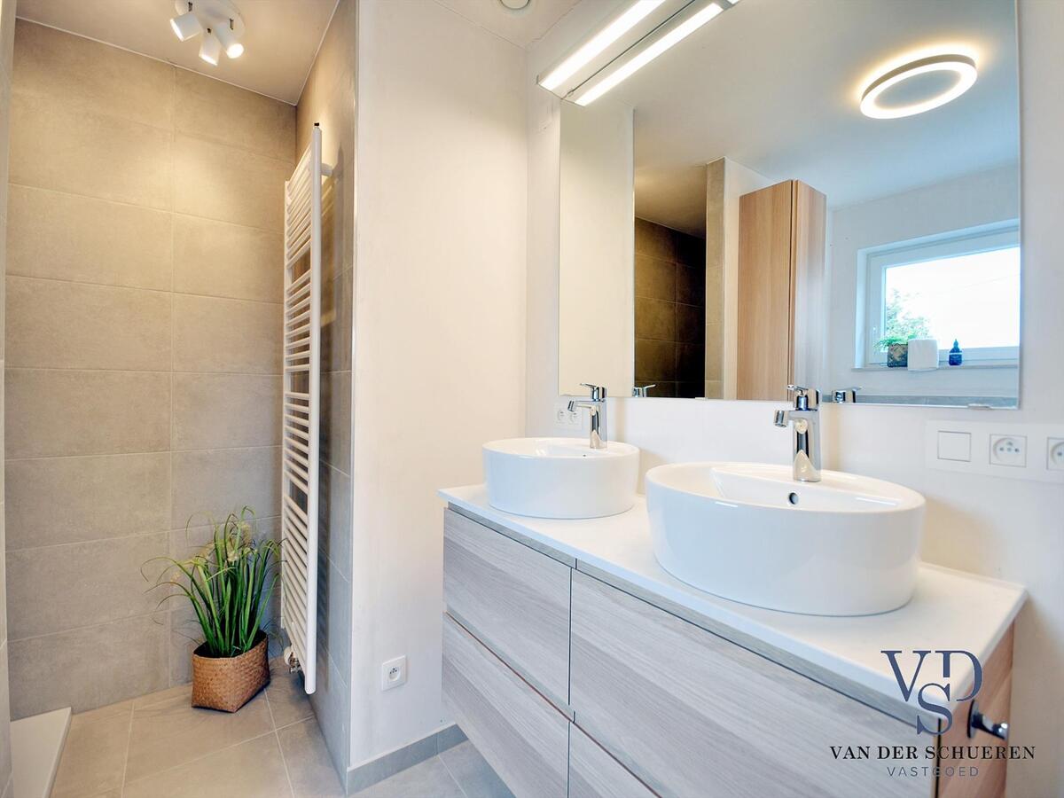 NIEUWBOUW MET HOOGWAARDIGE AFWERKING !  (verkoop met registratie !) TOPPER !! 