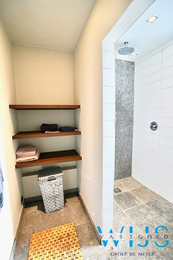 Schitterend karaktervol woonhuis met 5 slaapkamers te Assenede ! 