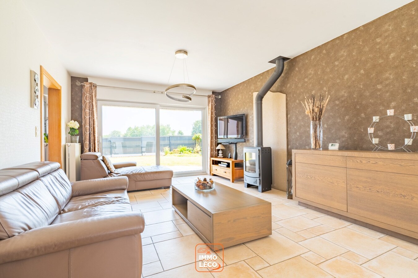 Villa « semi plain-pied » idéalement située avec 4 chambres, jardin, garage et parking, COUP DE CŒUR ABSOLU ! 