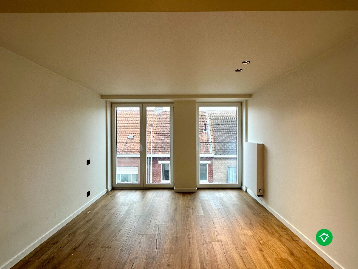 Penthouse met drie slaapkamers en garage in het centrum Koekelare 