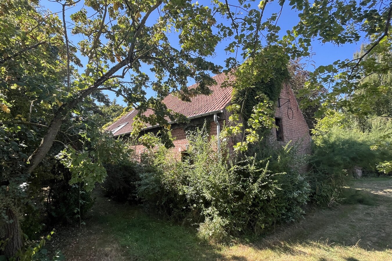 Authentieke hoeve met bijgebouw op 83 a 74 ca 