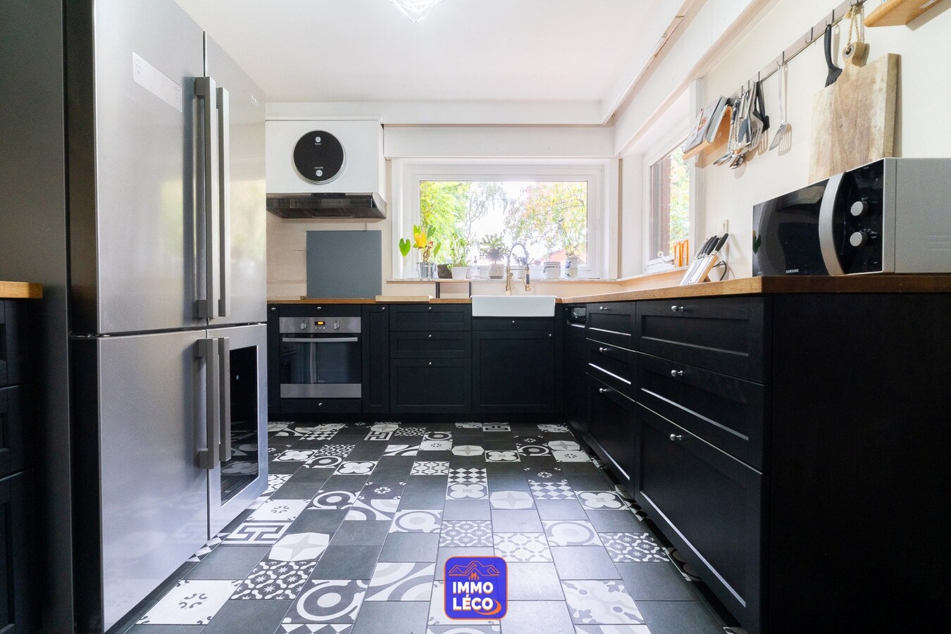 Superbe propriété érigée sur 323m² avec garage, parking, jardin, COUP DE COEUR ! 