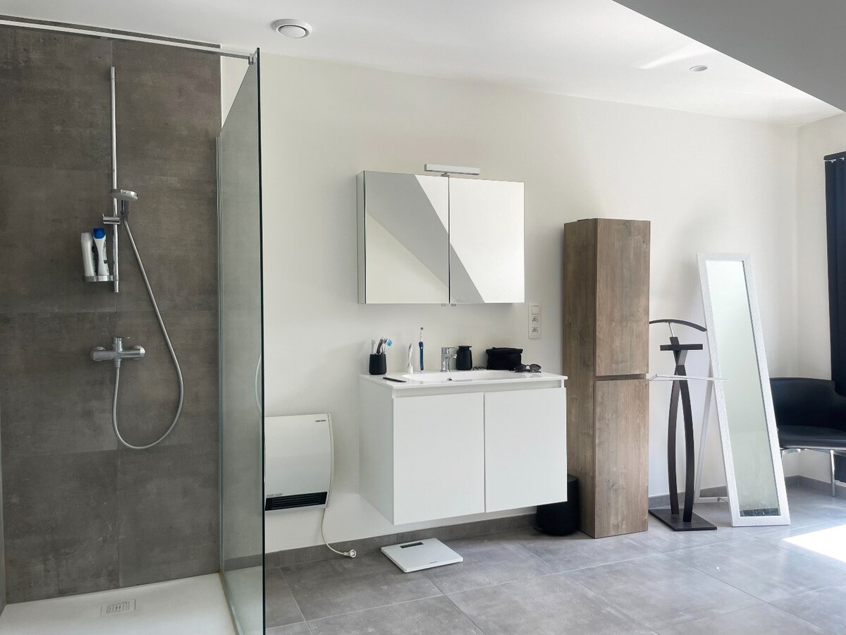 Coup de cœur assuré : maison 3 façades moderne et lumineuse ! 