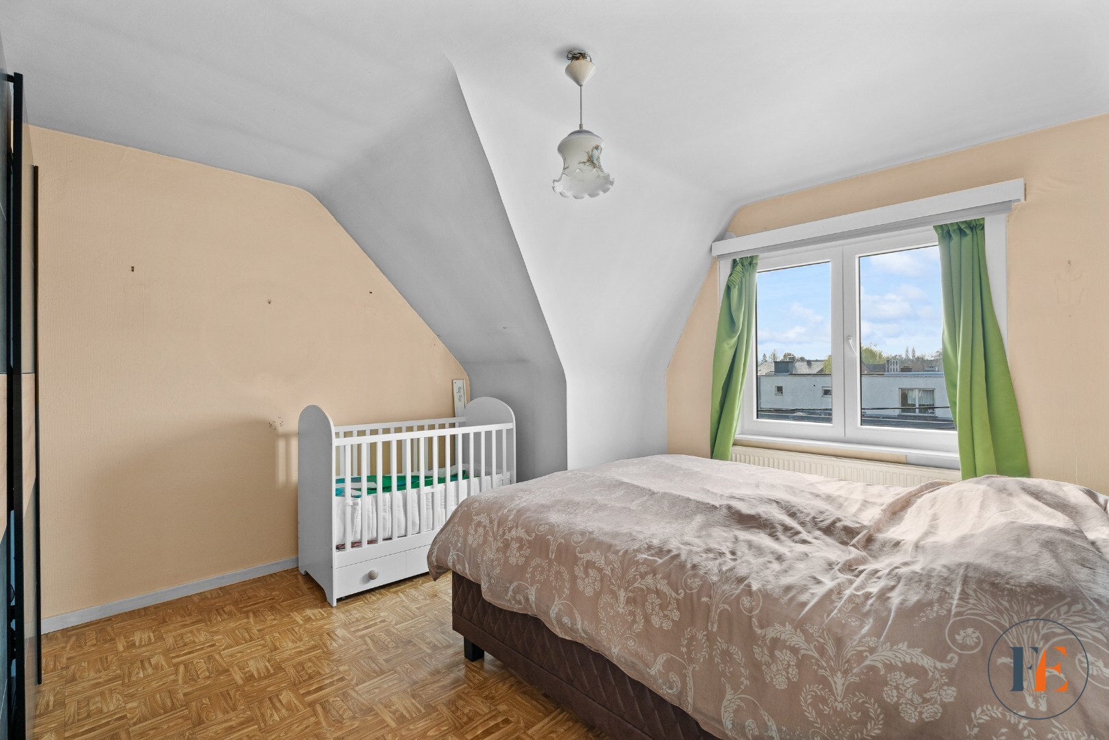 Buitenkans! Duplex appartement  met garage en tuin 