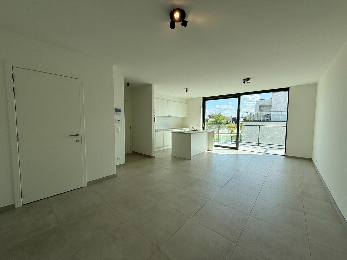 Nieuwbouwappartement met autostandplaats te Izegem 