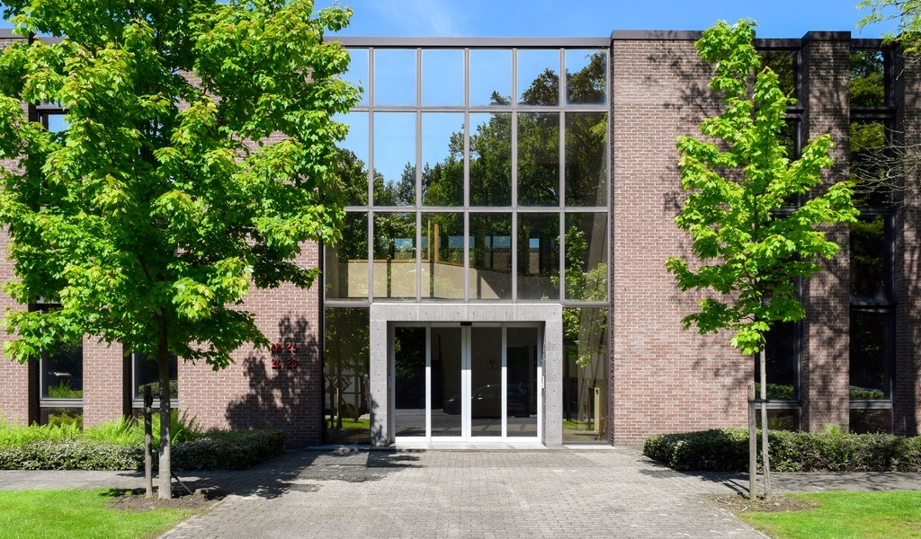 Magazijn met kantoren te huur vlakbij A12 in Wilrijk