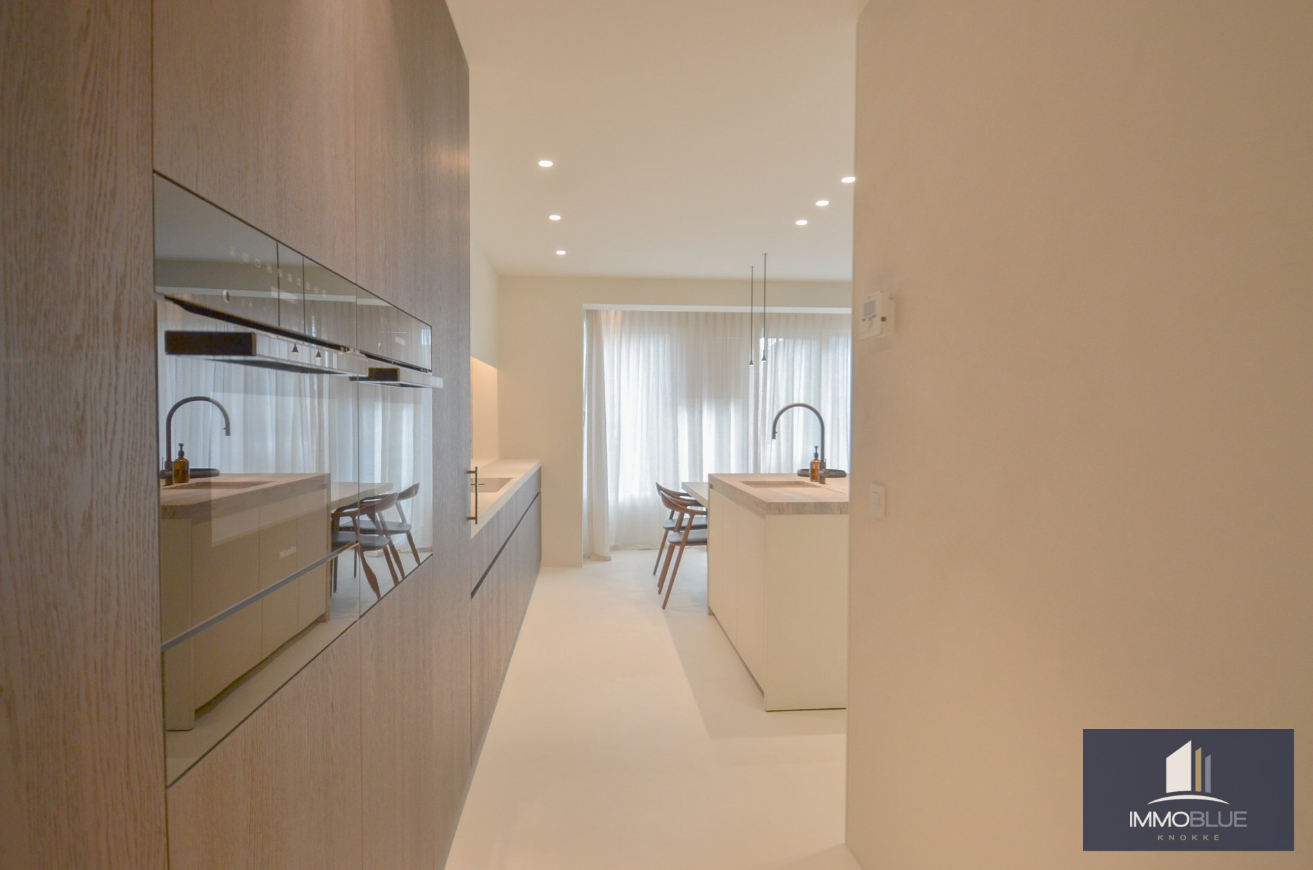 Uitzonderlijk, tijdloos volledig gerenoveerd appartement met een open zicht . 