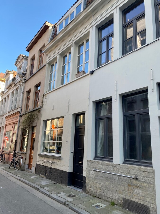 Authentiek wonen in de schaduw van Sint-Baafs. 