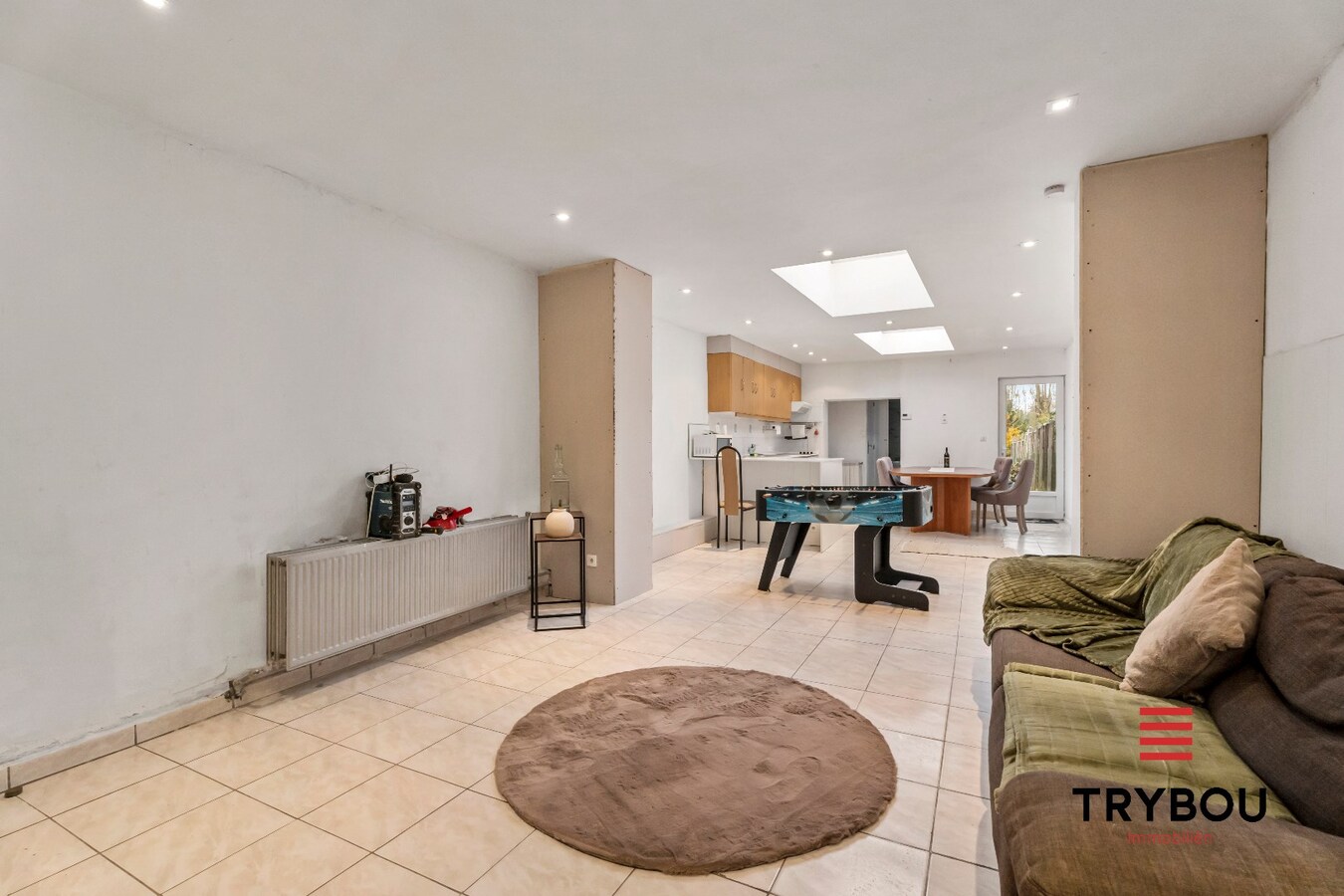 Verrassend ruime woning met garage in centrum Menen 