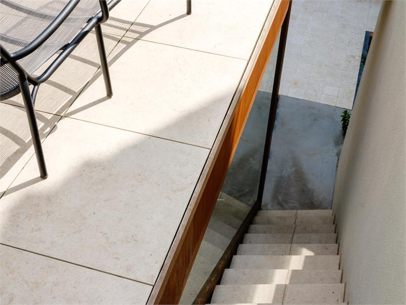 Uitzonderlijk klassevol herenhuis met handelspand in het hart van het historisch centrum 