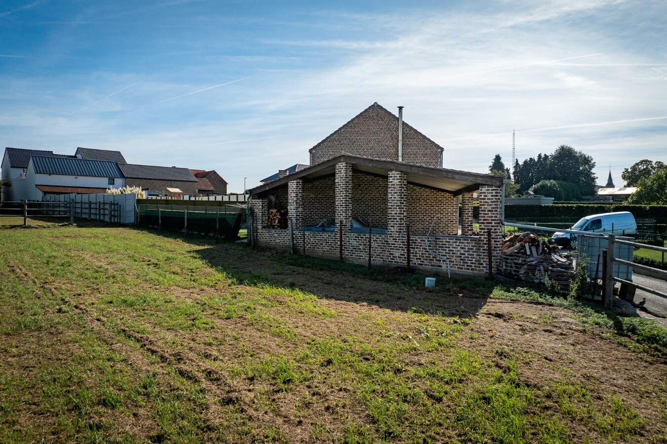 Renovated property with drained track and pasture on approximately 16 ares in Mielen-boven-Aalst. 
