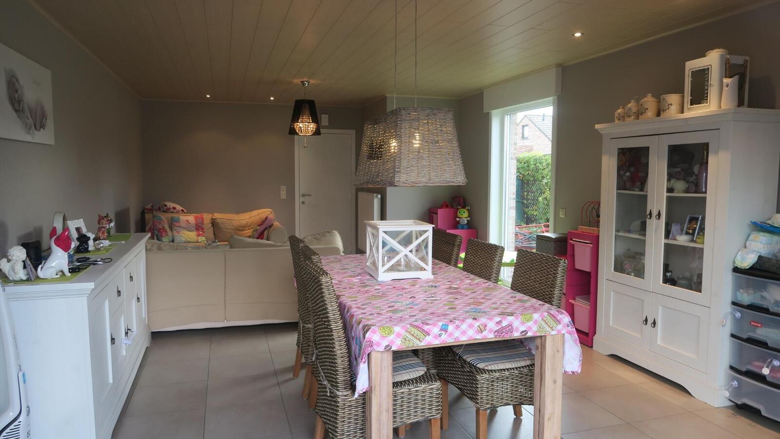 Recente halfopen woning (2012) in rustige woonwijk 