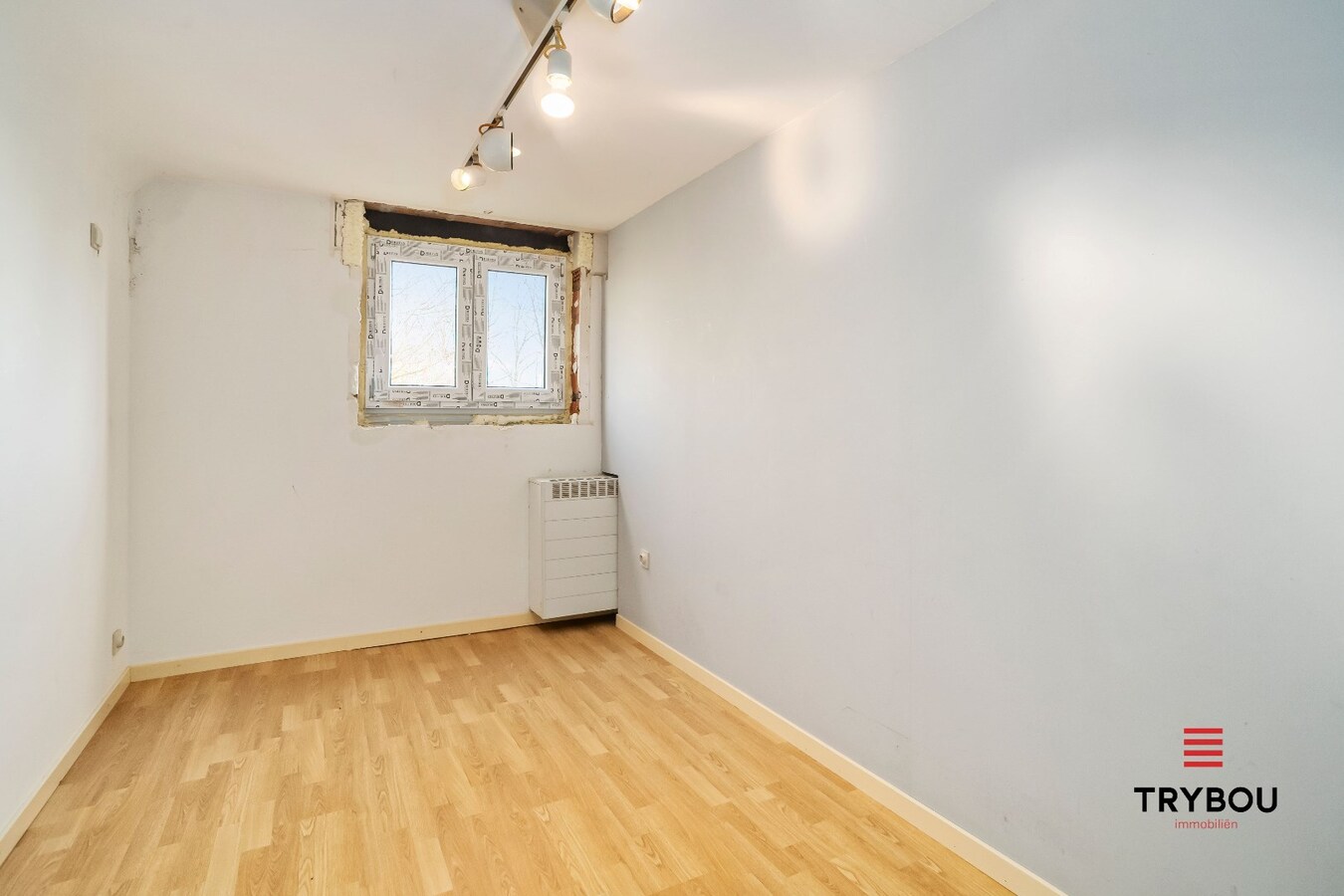 Rustig gelegen, vrijstaande woning aan de rand van het centrum van Merkem 