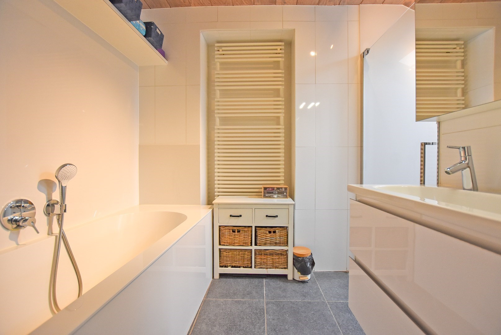 Instapklare woning met loods gelegen in een doodlopende straat 