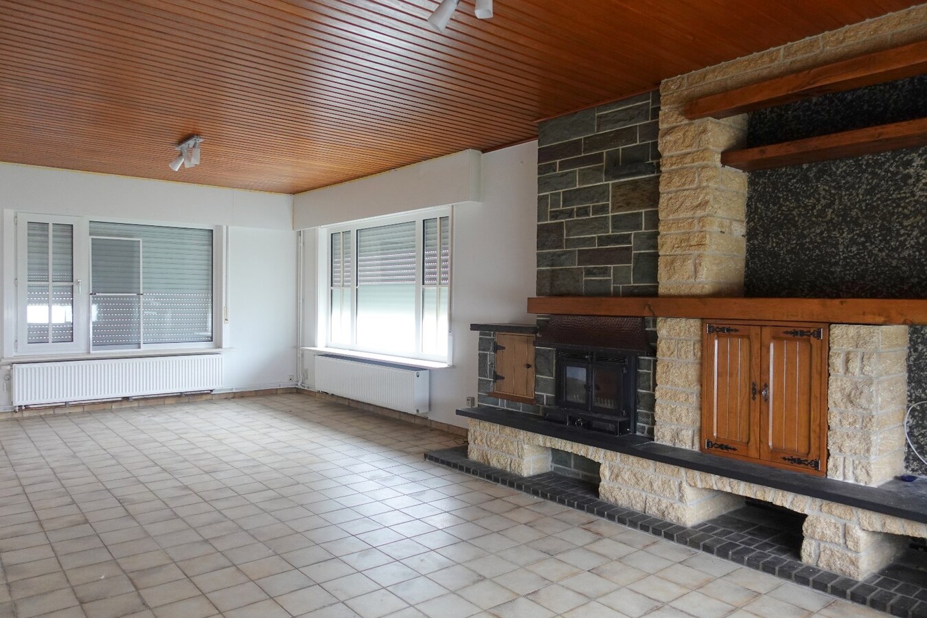 Ruime woning met opslagruimte 