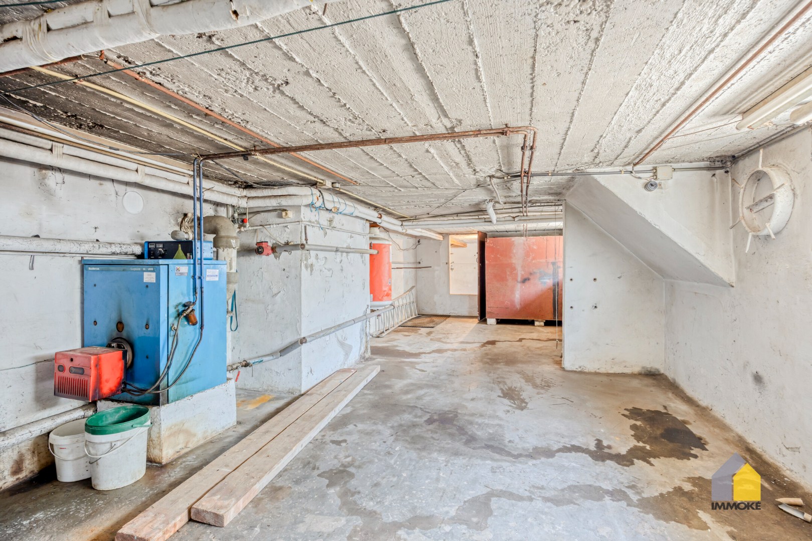 Karaktervolle, halfvrijstaande woning op 7a 31ca met aangrenzend weiland 16a 50ca. 