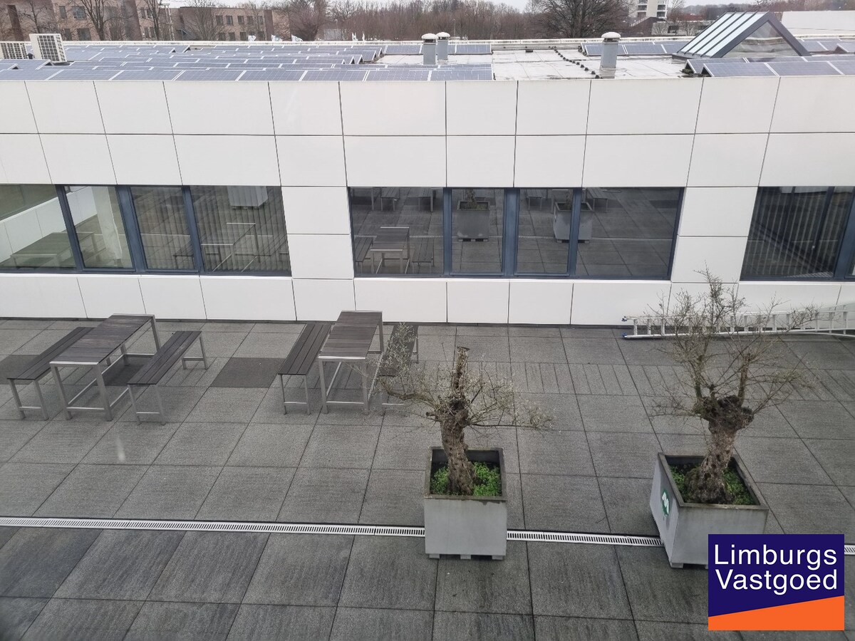 Kantoren 1e VDP - 527 m² + 25 parkings - nabij E 313 