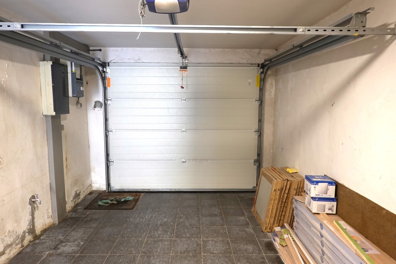Te huur: ruime woning met 5 slaapkamers, tuin en garage 