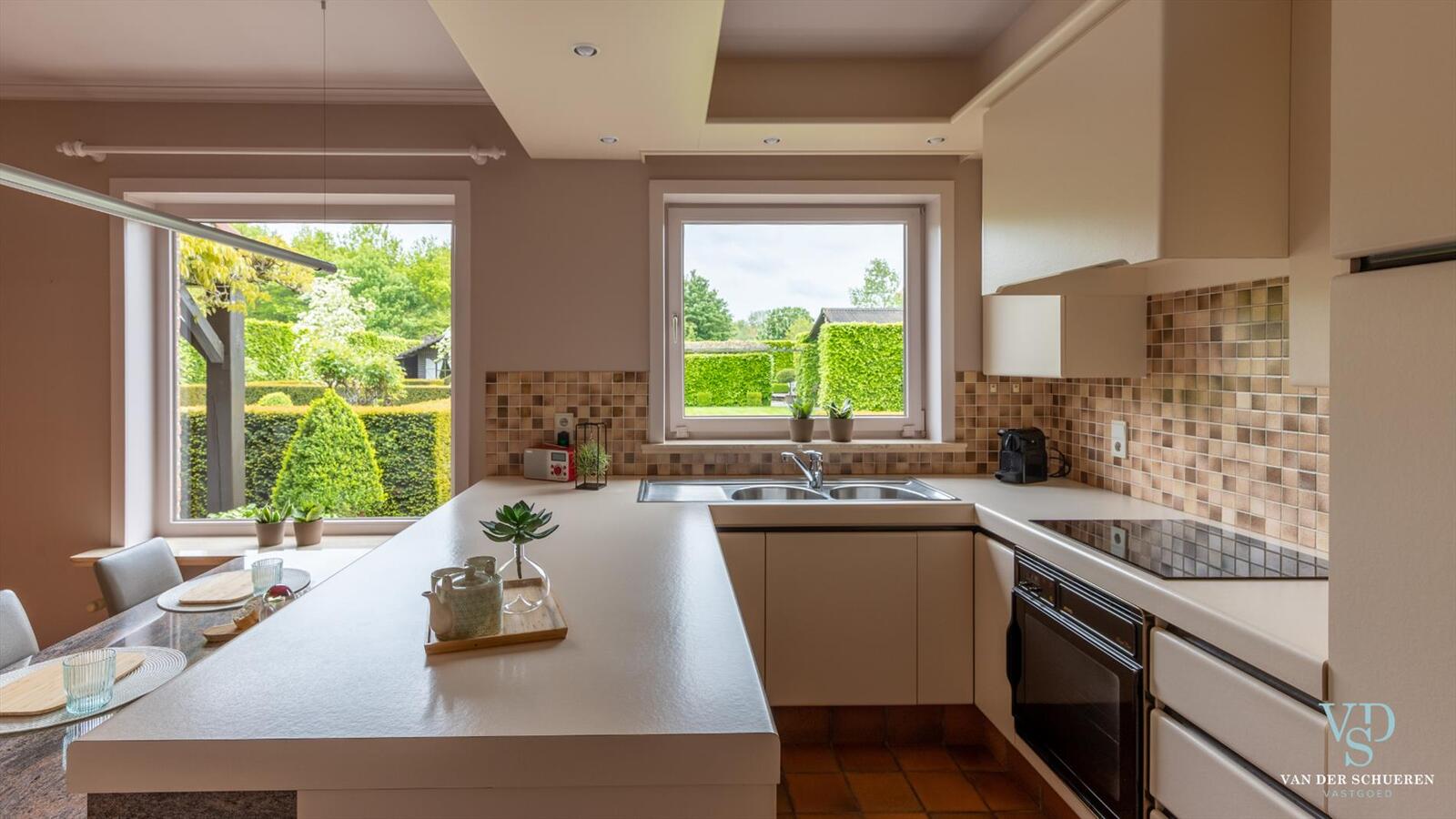 Zeer energiezuinige villa met unieke ligging (Kruisembos). 