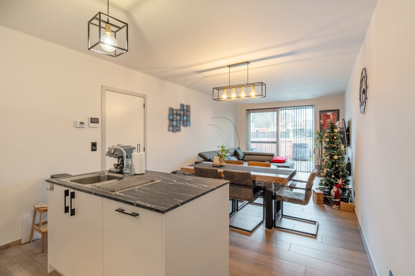 Mooi gelijkvloersappartement met 2 slaapkamers. 