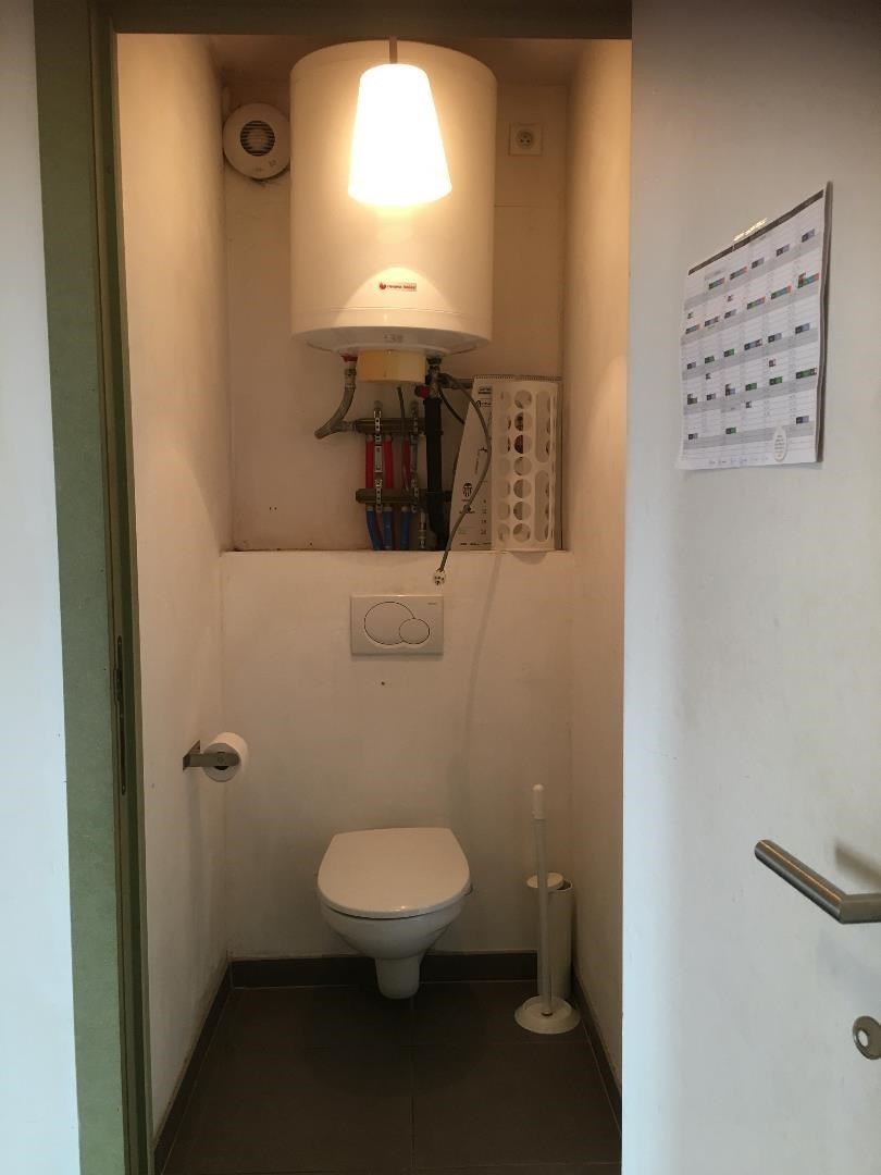 Apart toilet
