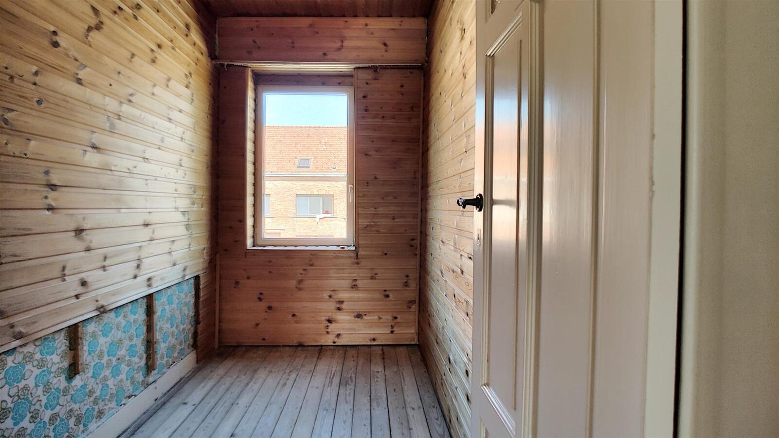 Te renoveren woning met dubbele garage en oprit- Zeebrugge 